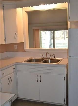 4th image of 882 Coughlan St