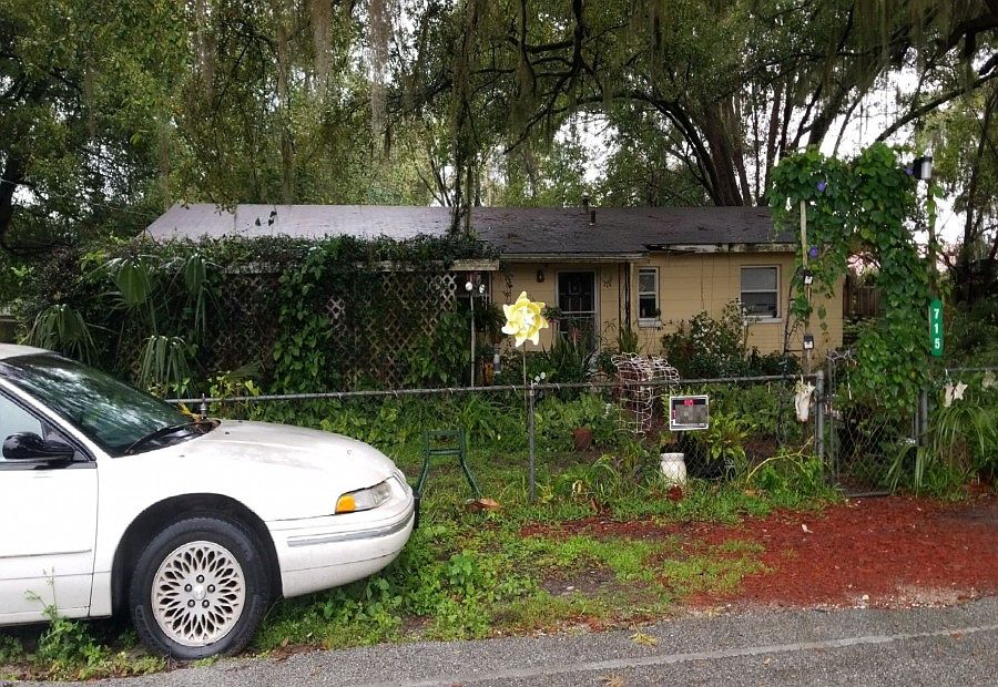 1st image of 715 SE Hugo Ln