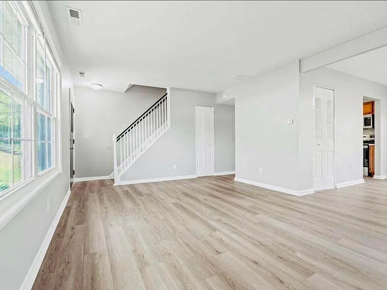 3500 Warwick Dr #27 — Photo 4