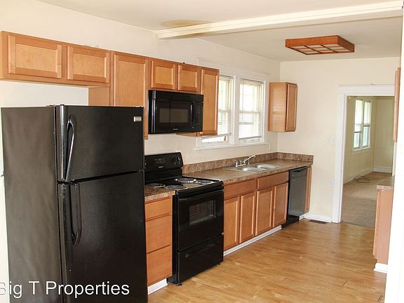2nd image of 200 Lindbergh Ave