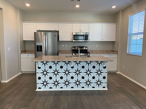 4th image of 30349 Village Knoll Dr