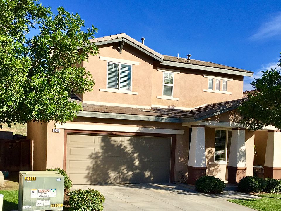 Built in 2007 gated comm.