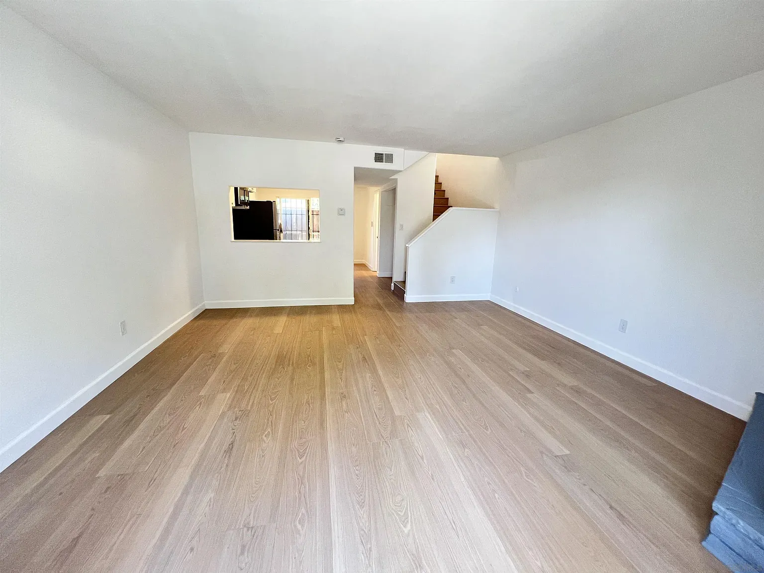 3 bed, 1.5 bath, 1136 sqft, $3,000 — Photo 1