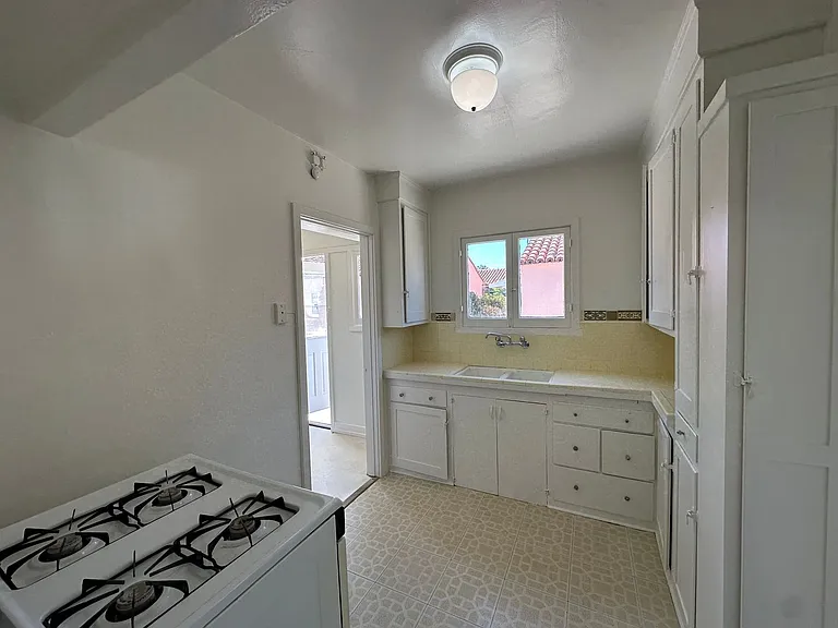 213-223 Los Aguajes Ave — Photo 11