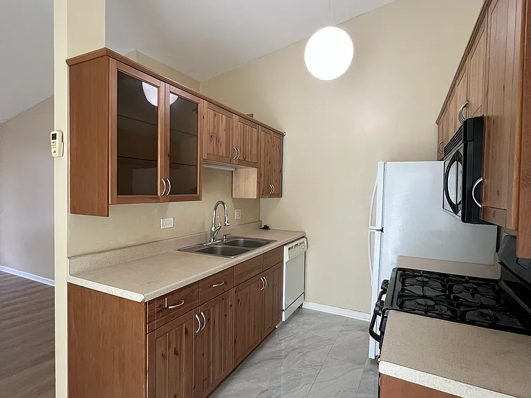 341 Jefferson Ct — Photo 8