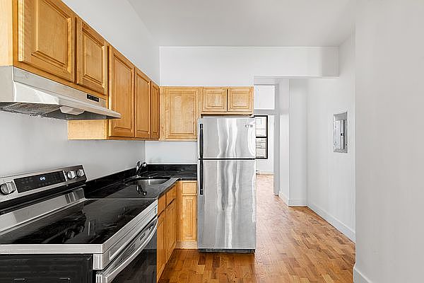 2nd image of 195 Wyckoff Ave #3A