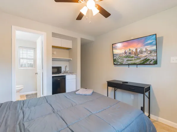 (undisclosed Address), Houston, TX 77004