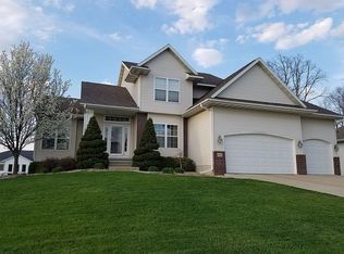 520 Brougham Rd, Robins, IA 52328