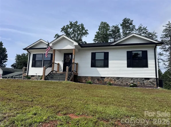 3535 High West Dr, Lenoir, NC 28645
