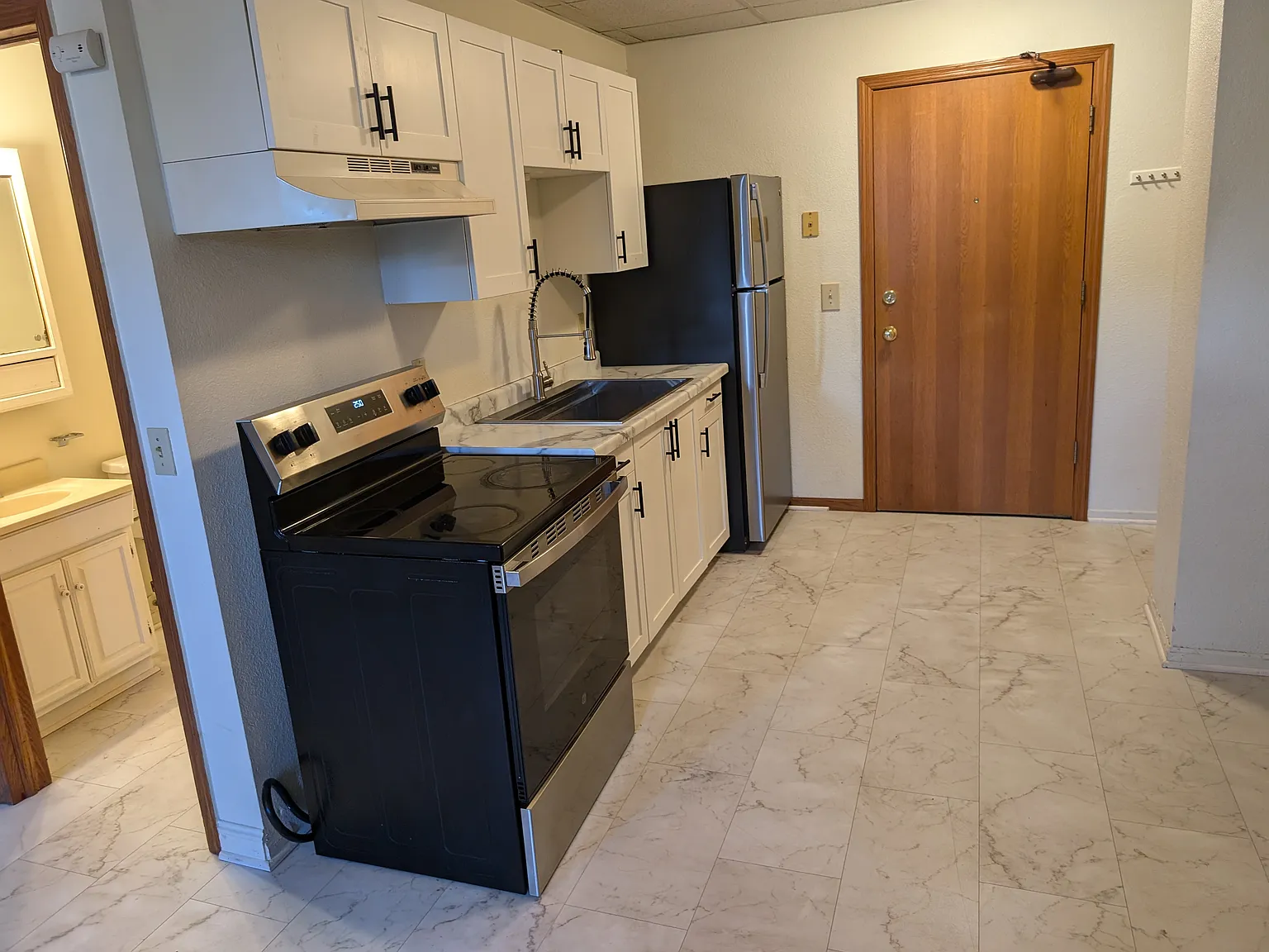 256 E Sarnia St — Photo 3