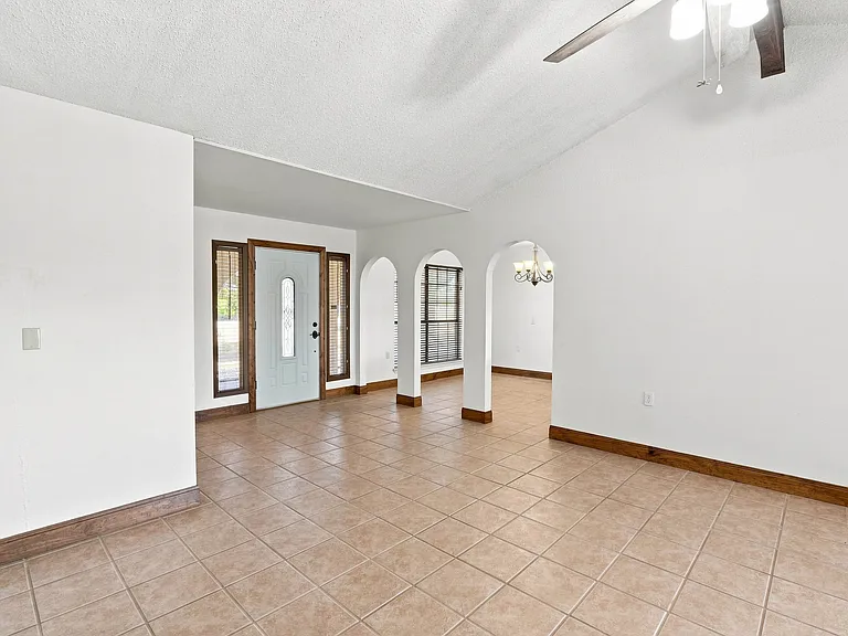 3251 Arbolado Calzada — Photo 12
