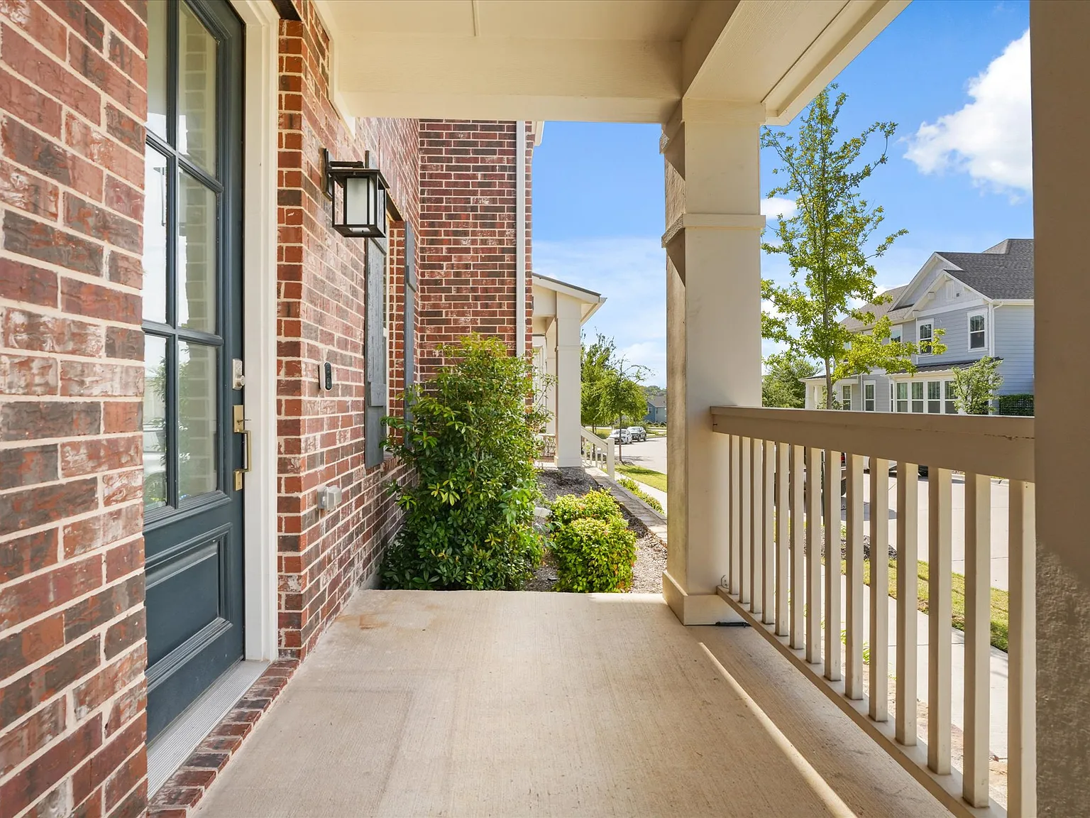 3 bed, 2.5 bath, 1799 sqft, $3,000 — Photo 2