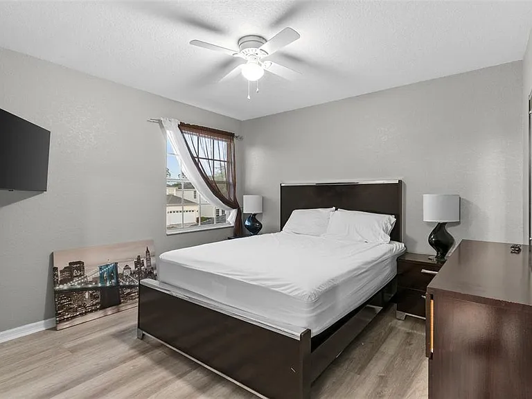 215 Gleneagles Dr — Photo 25