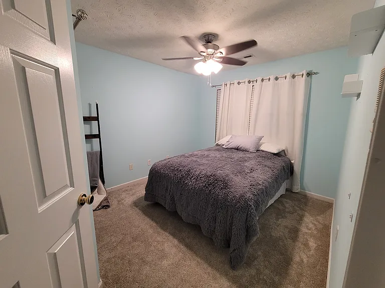 335 Thompson Dr — Photo 2