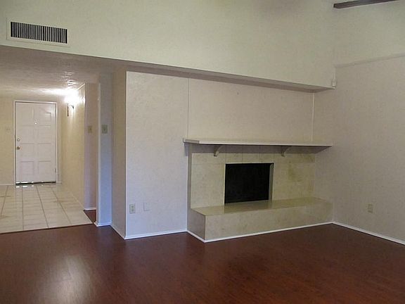 3rd image of 2935 Meadowview Dr