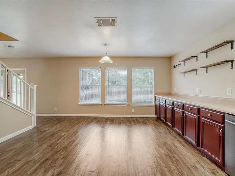 928 Justeford Dr — Photo 9