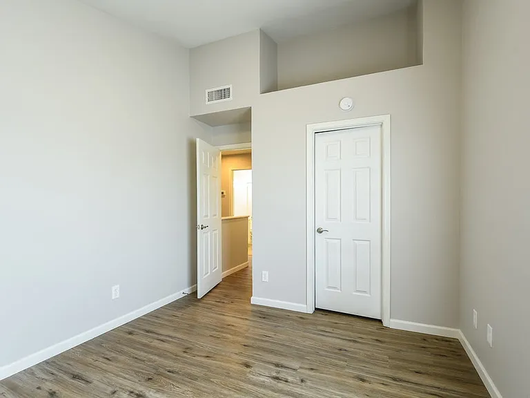 2028 W Columbine Dr — Photo 13
