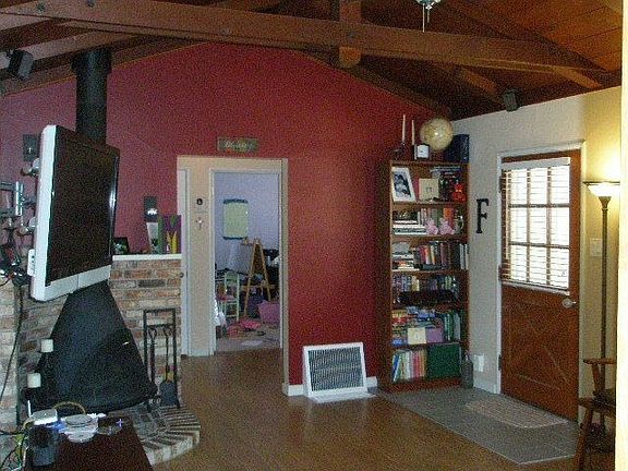 3rd image of 2306 Saxon St