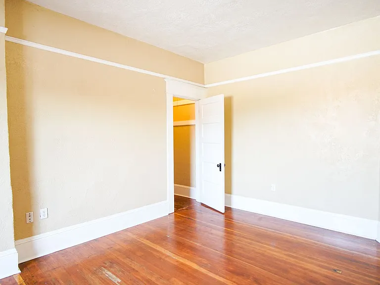 1008 N Killingsworth St #2 — Photo 9