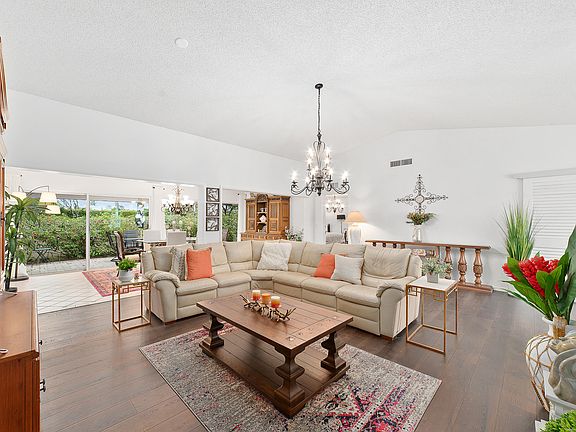5th image of 10814 Greentrail Drive S