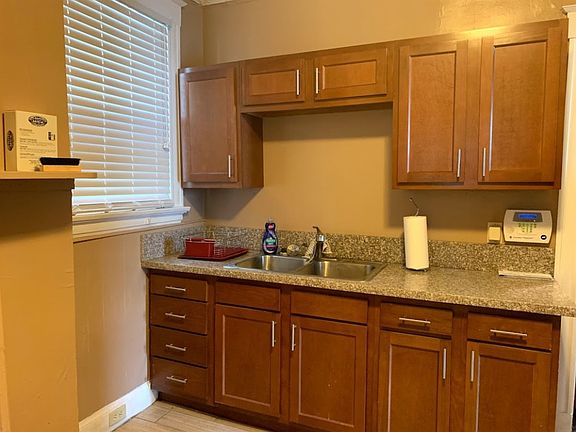 4th image of 206 Oak St #1