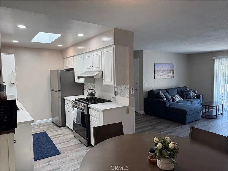 11138 Aqua Vista St — Photo 6