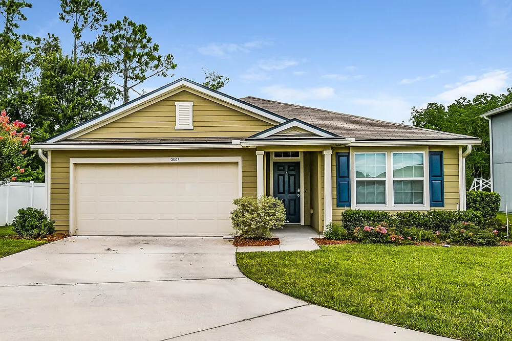 3 bed, 2.0 bath, 1711 sqft, $2,120 — Photo 1