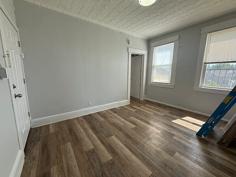 240 Paterson Ave #5 — Photo 7