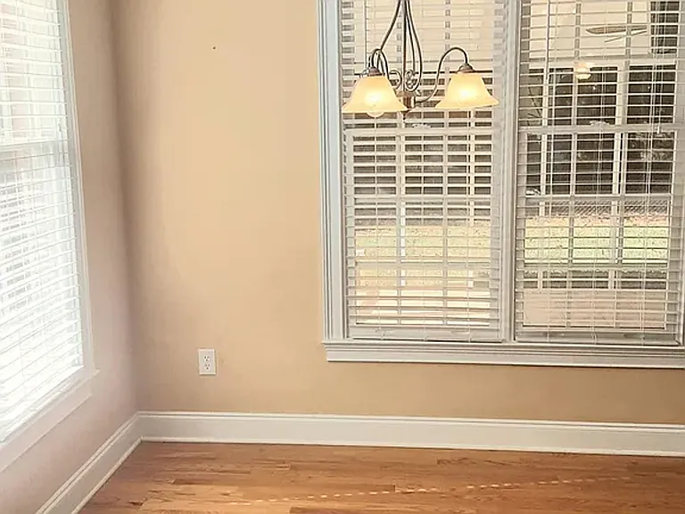 1070 Camden Park Dr — Photo 7