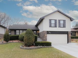 181 Courtenay Ln, Schaumburg, IL 60193