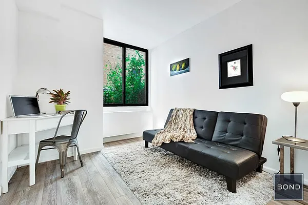 Sold by Bond New York | media 19