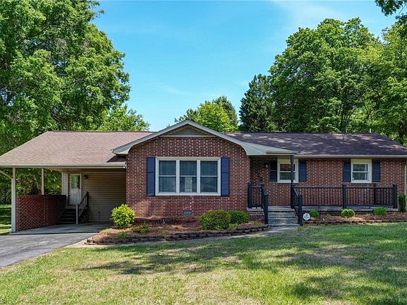3rd image of 818 Grand Oaks Dr