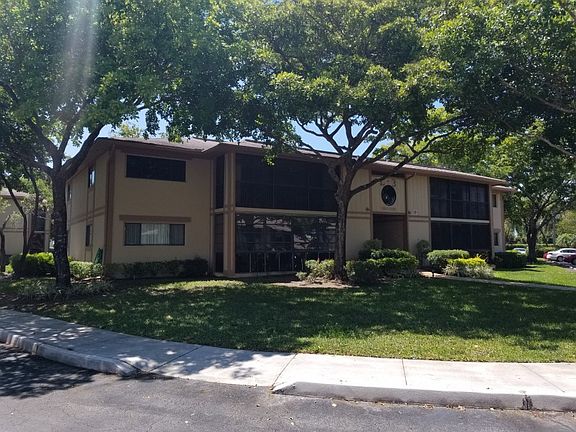 3rd image of 10871 W Clairmont Cir #110