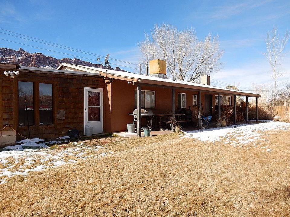 1st image of 2881 S Desert Rd