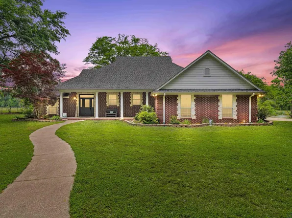 983 Acorn Trl, Hallsville, TX 75650