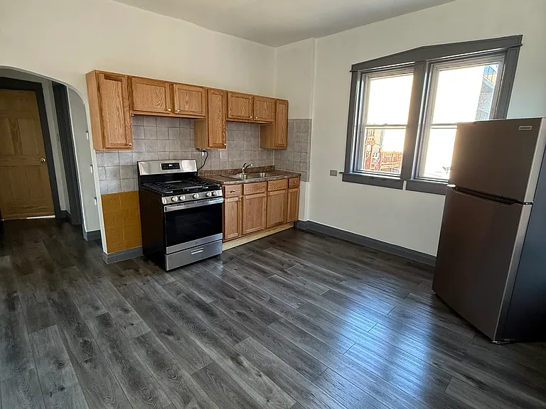 2748 W Cortez St — Photo 5