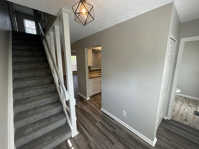 1204 Worthington Heights Blvd — Photo 2