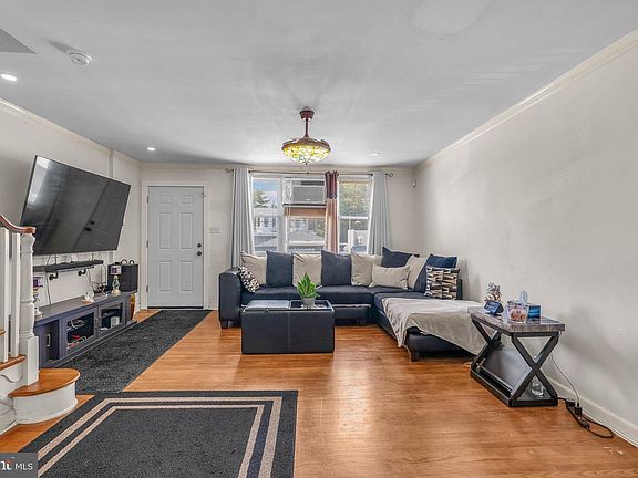 4th image of 555 Devereaux Ave