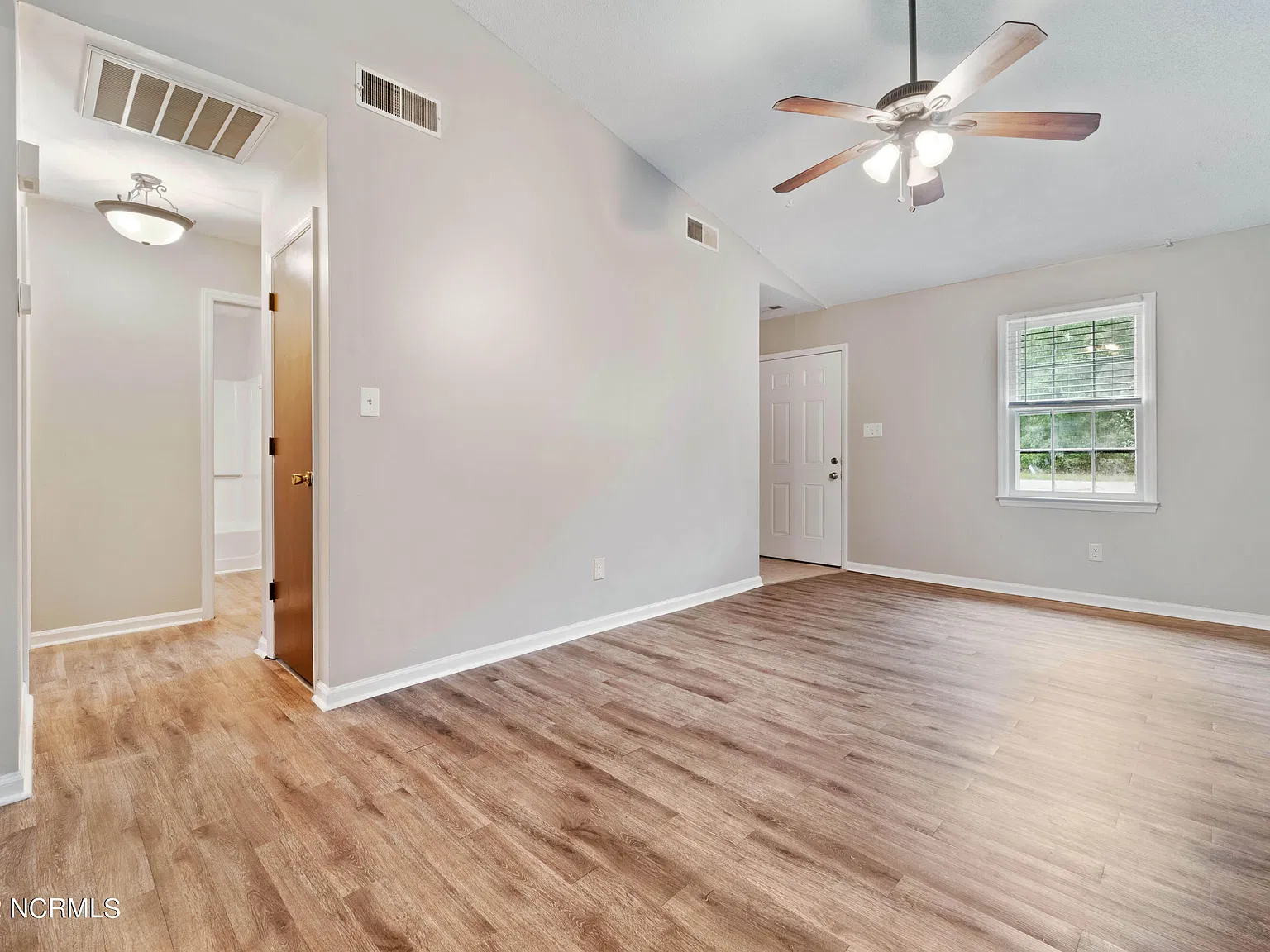 2 bed, 2.0 bath, 1188 sqft, $1,095 — Photo 3