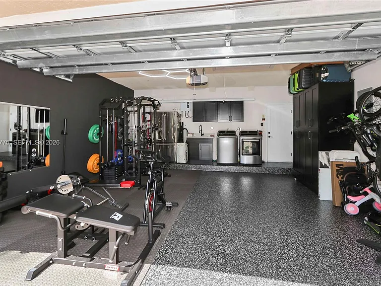 1530 Lacosta Dr W — Photo 25