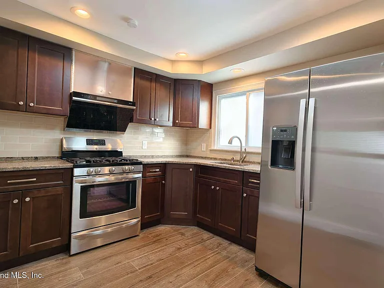 75 Ionia Ave #1 — Photo 5