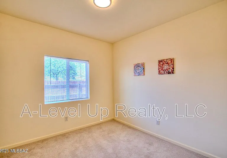 310 W 27th St — Photo 12