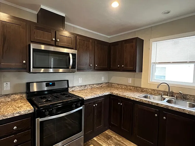 Hillview — Photo 25