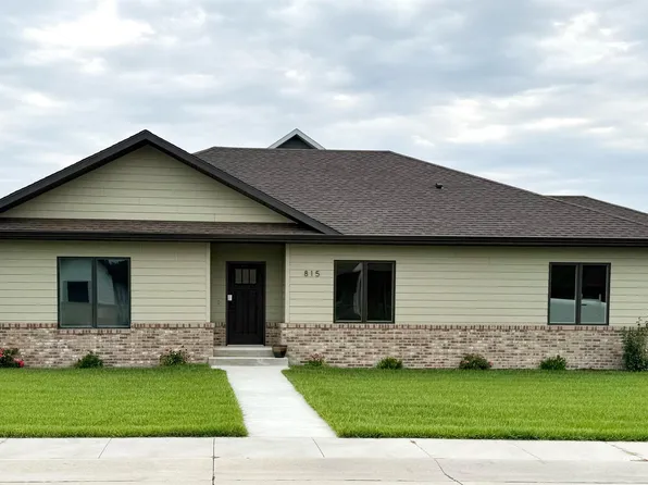 815 Mockingbird Dr., North Platte, NE 69101