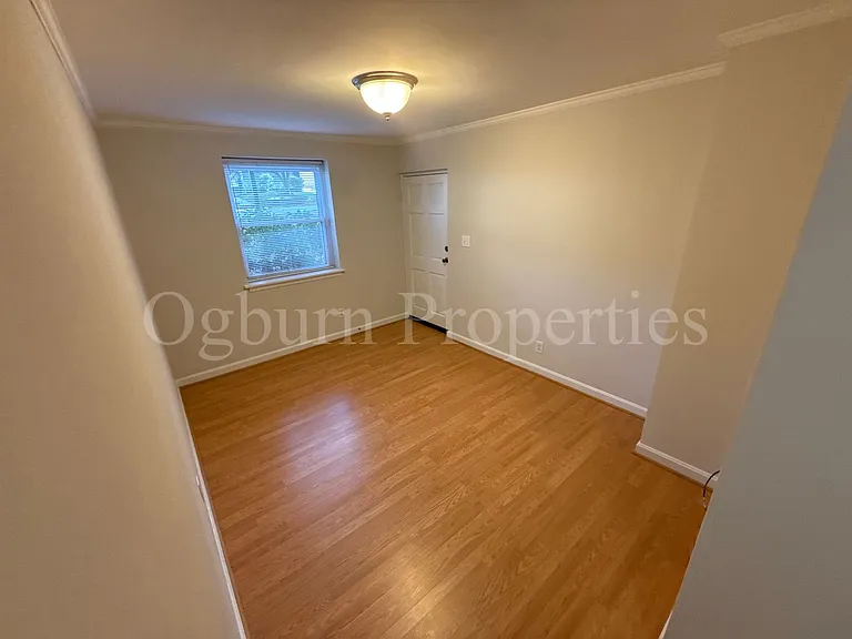 841-843 845 847 West St #6 — Photo 7