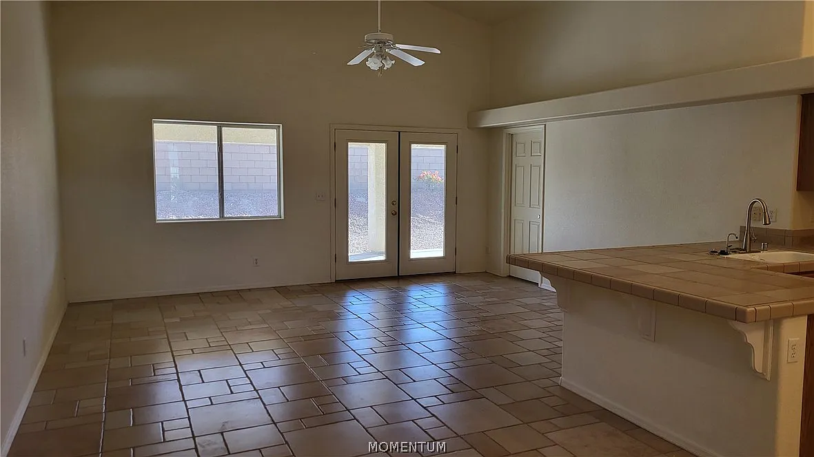 3 bed, 2.0 bath, 1440 sqft, $1,900 — Photo 2