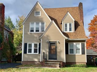 1052 Oxford Rd, Cleveland Heights, OH 44121