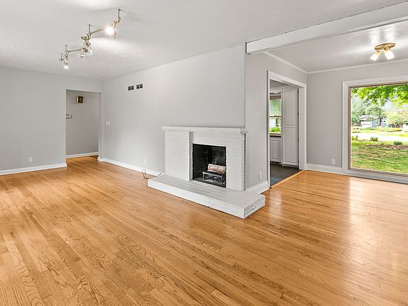 3rd image of 9828 Woolworth Ave