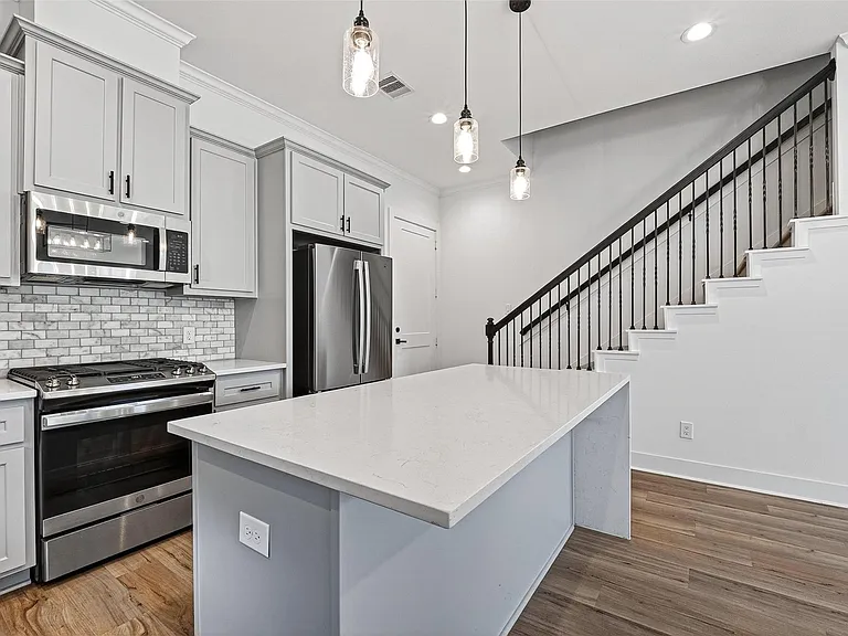 7314 Avenue L — Photo 3