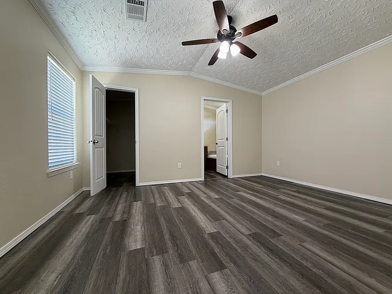 709 N Collins Fwy #213 — Photo 11